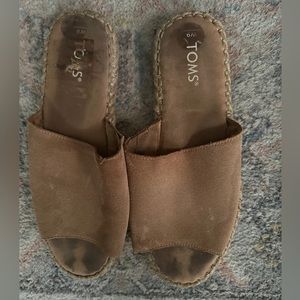 Suede sandals with thick rubber bottoms